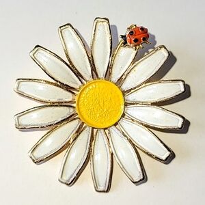 WEISS ENAMEL DAISY with LADYBUG PIN BROOCH - VINTAGE SIGNED